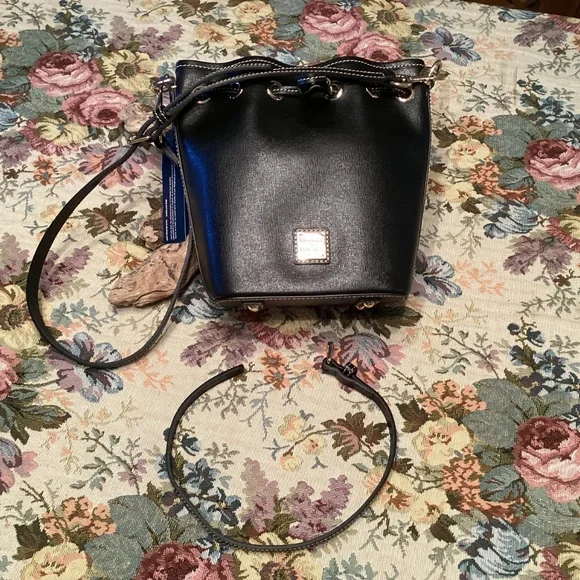 BLACK DOONEY & BOURKE SAFFIANO DRAWSTRING CROSSBODY NWT - Picture 10 of 11